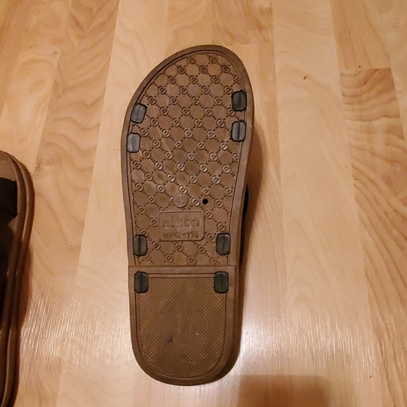 Slippers - Picture 3 of 3